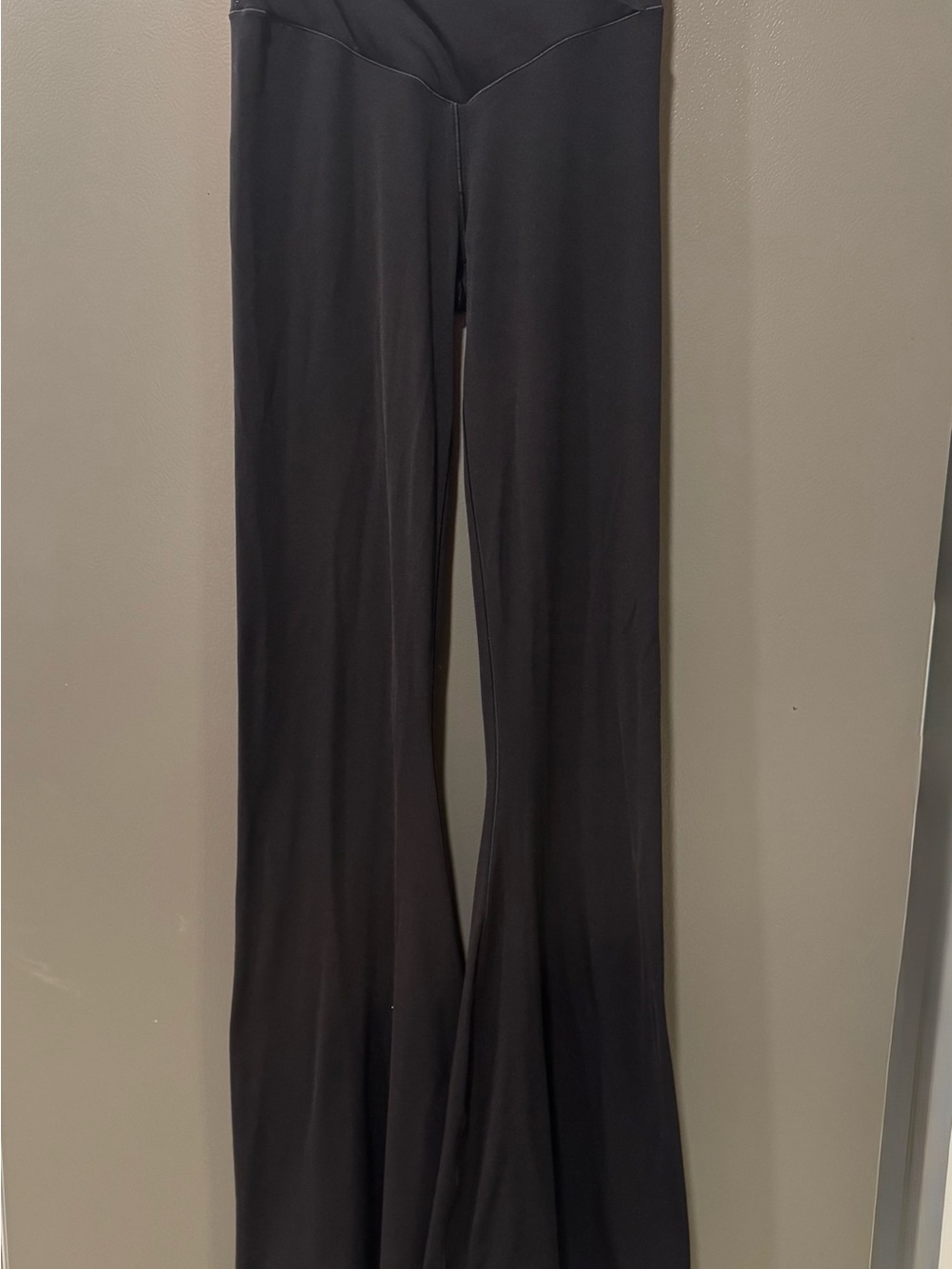 aerie Black High-Waisted Flare Yoga Pants Size M - Picture 2 of 8